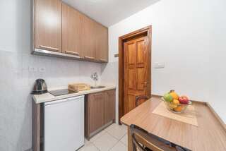 Апартаменты R club Apartments Old Town Budva Будва Номер-студио с видом на море-5