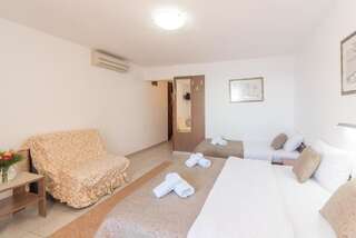 Апартаменты R club Apartments Old Town Budva Будва Номер-студио с видом на море-6