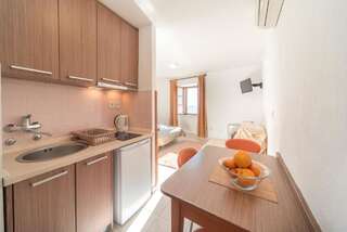 Апартаменты R club Apartments Old Town Budva Будва Номер-студио с видом на море-6